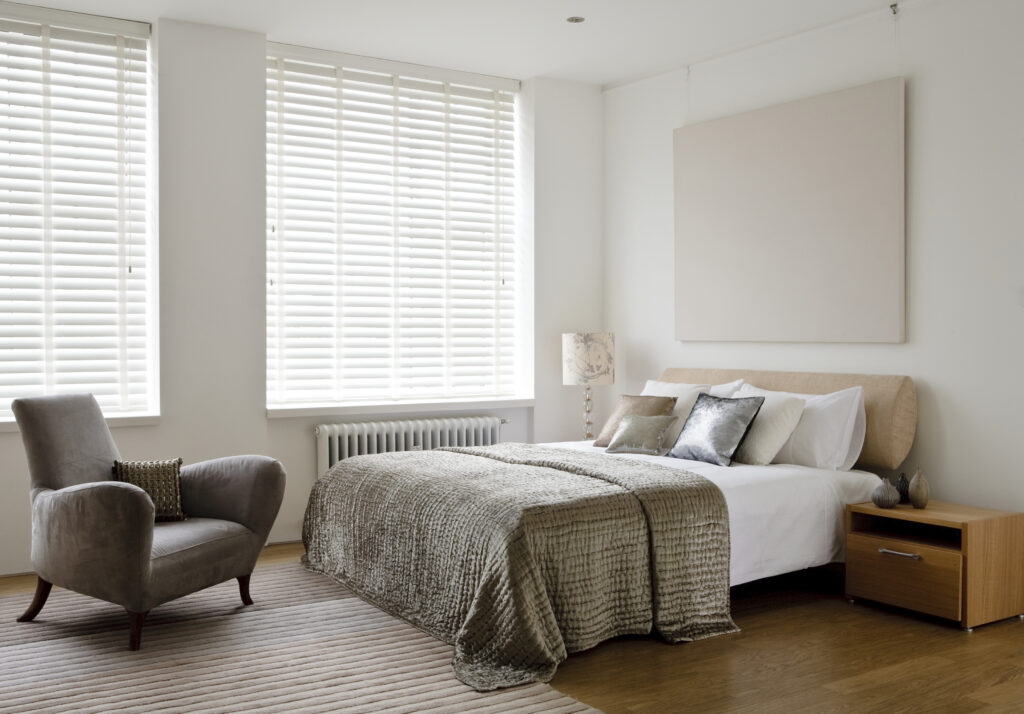 Fauxwood venetian blinds